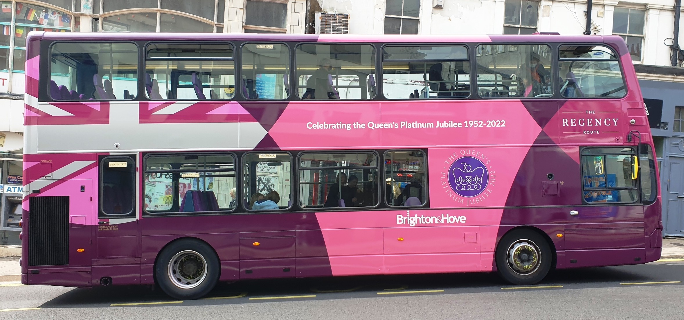 Queen's Platinum Jubilee Bus
